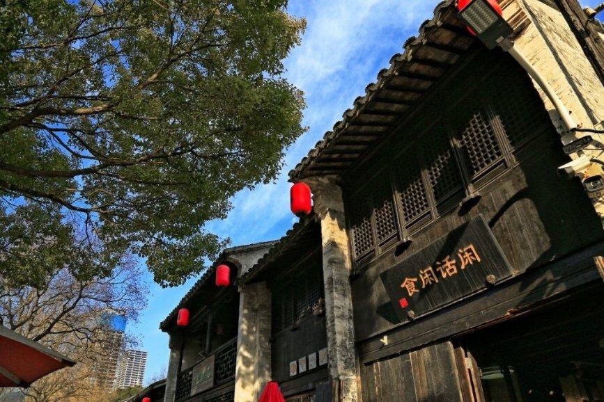 福莱纳找车轮